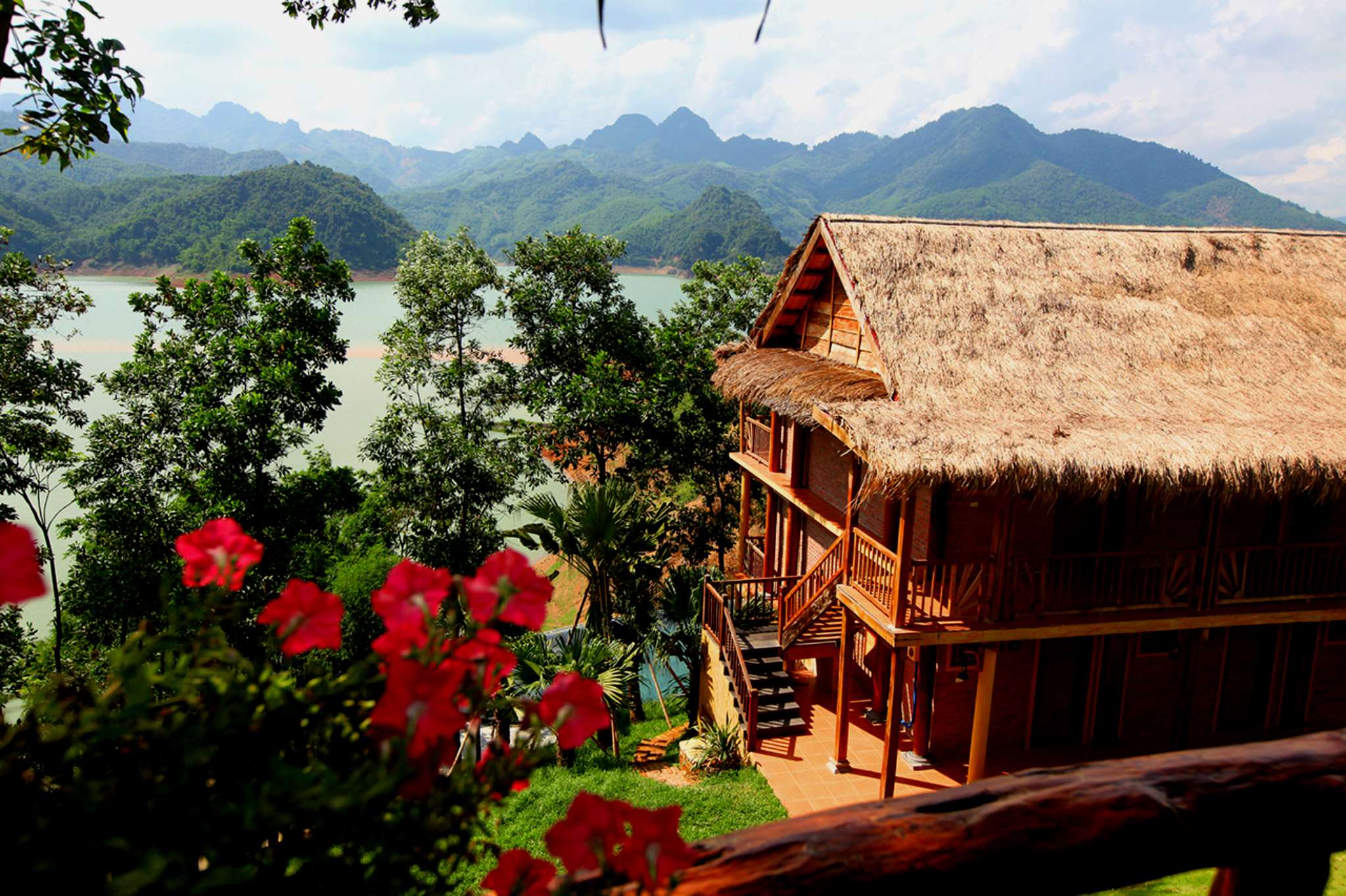 Mái lợp cọ tại Mai Châu Hideaway